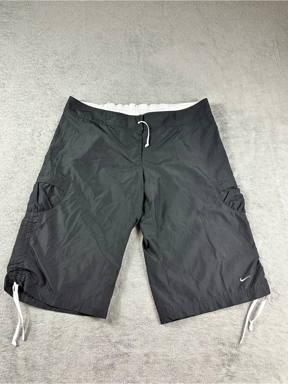 Nike Men’s Black Swim Trunks Board Shorts Size L Drawstring Pockets